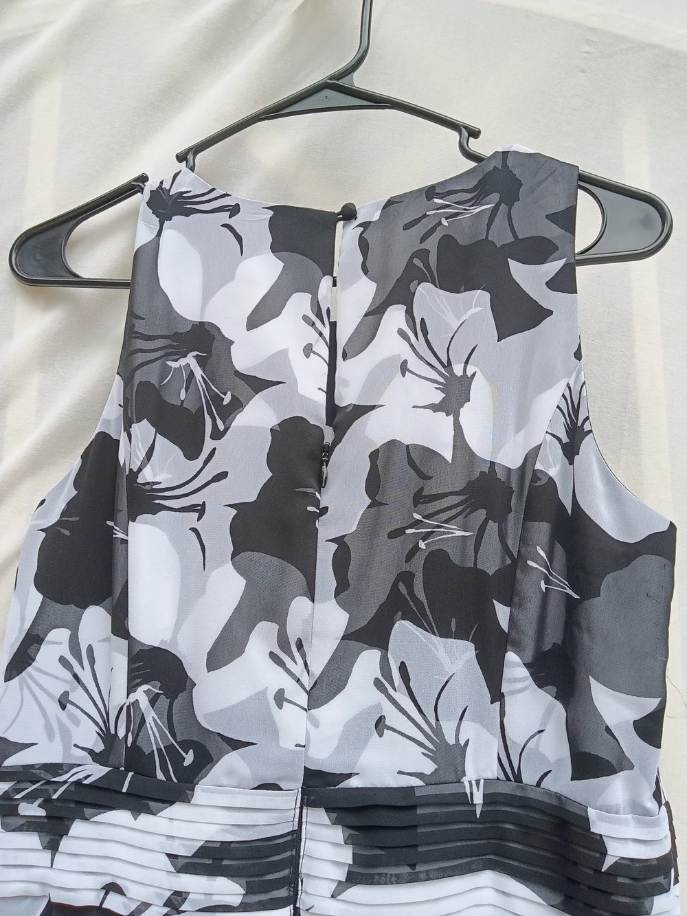 White House Black Market Black & White Floral Tiered Midi Dress - Picture 6 of 6